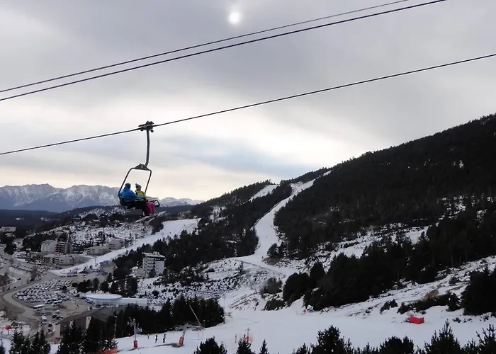 Les Angles: Esqui, Base Nautica, Naturaleza, Bike Park, ...